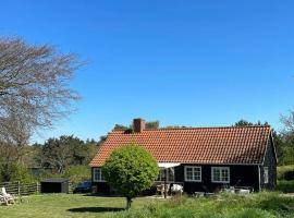 Family Holiday Home Near Beach, מלון בTisvilde