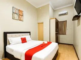 RedDoorz Plus near Universitas Sumatera Utara