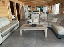 Verchaix에 위치한 호텔 Chalet calme et spacieux