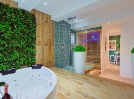 La Clé Escale Amoureuse Sauna & Balnéo, hotel a Hyères