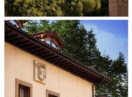 Hotel Plaza La Abadía, хотел в Проаса