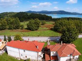 Orama Hotel - Serene Lake Plastira Retreat with Stunning Views, hotel em Kryonérion