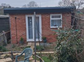 Guest house in rear garden, hotel a Eltham