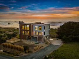 Bandon Coast - Beach Access, Ocean views & Hot Tub, hotel in Bandon