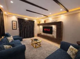 2BR Apt near AUC with Private Garden