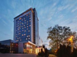 VILNIUS PARK PLAZA HOTEL, Restaurant & Terrace, Panorama Bar, Conference & Banquet Center, hotel di Vilnius