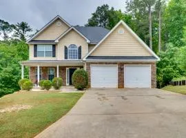 Suburban Atlanta Vacation Home - 20 Mi to Downtown