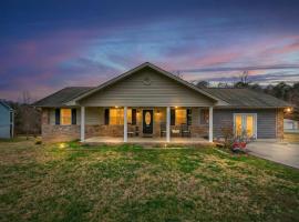 Sunshine Cottage Hot Tub Game Room Grill MORE、セバービルのホテル