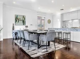 Wow! Luxury, City Fringe, 3BR, Garage, 2 mins Oval