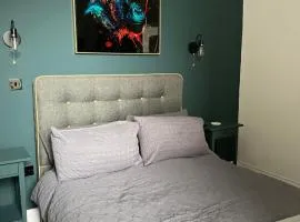 Stylish 2Bed Ground Floor Flat with Private Garden