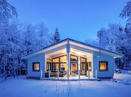 Kuusamo में, होटल Holiday Home Villa rukan kesäniemi by Interhome