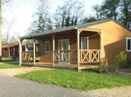 Chalet 3 étoiles - Parc aquatique - eebbhb, Hotel in Moncontour