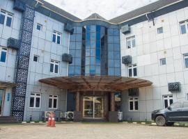 Golden Tulip Hotel, hotel em Asaba