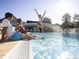 ZEcamping 4 étoiles familial animaux acceptés terrain multisports: Thégra şehrinde bir otel