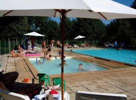 ZEcamping 2 piscine et pataugeoire snack restaurant et soirée animées, hotell i Saint-Sozy