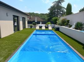 SPLENDIDE VILLA AVEC PISCINE Gleizé, Hotel in Gleizé