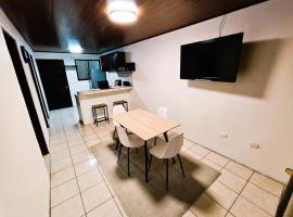 Apartment JESALU, just 3 minutes from the Airport – hotel w mieście San Antonio