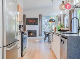 The Blue Pearl of Portneuf - Private hot tub Pool Trails Billiards, hotel a Pont-Rouge