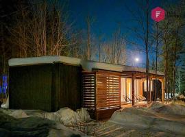 The HALO / SPA Sauna Pool Billiards Hiking / 25 min from Quebec, hotel a Pont-Rouge
