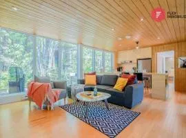 The HALO / SPA Sauna Pool Billiards Hiking / 25 min from Quebec