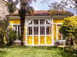 Maison d'invité au coeur d'un jardin