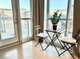 Elegant Downtown Condo Near CN Tower -FREE Parking, hotel a Toronto