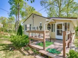 Wooded Cottage with Fire Pit and Boat Parking