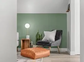 Mid Century Zen Suite. 1 BR. Near DT, C-train.