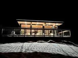 Luxe Mountain Escape - Hot Tub - Fireplace - Cozy