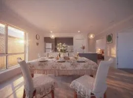 Spacious 5BR Family Home in Park Ridge