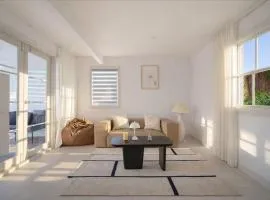 Upscale Renovated 4Bed 4Bath Retreat Walk to Mall