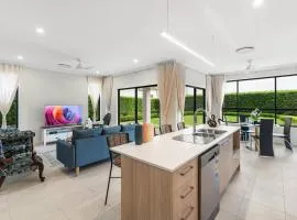 Modern 4BR Family Home in Peaceful Park Ridge