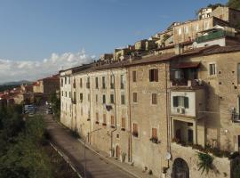 Palazzo Tronconi, hotel with parking in Arce