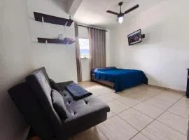 Centro de Bertioga, 3 min da Praia e Balsa, Próximo ao Pier e Prainha Branca, WiFi, Churrasqueira, Vaga, até 5 pessoas