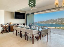 Luxury 4 BR Condo - Amazing Bay View - Pool, hotel in Acapulco