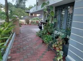 4 Bedroom Homestay Near Puthuppally