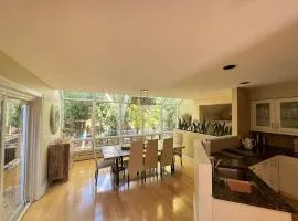 Spacious 4-Bedrooms Friendly House Toronto-Parking
