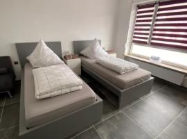 Moderne 2 Zimmer Wohnung Küche und Bad im Zentrum, hotel in Merzig