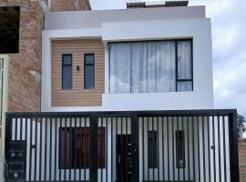 Casa moderna, amplia y acogedora Valentina, מלון בלוחה