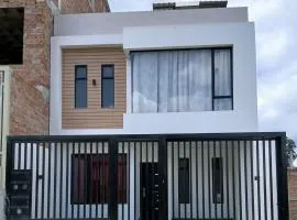 Casa moderna, amplia y acogedora Valentina