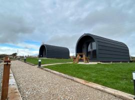 Hilltop Glamping, hotel di Ardara