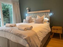 The Olive Tree - Peaceful and tranquil gem in Box，博克斯的飯店