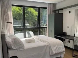 Studio com hidromassagem | 200m da Vila Germânica