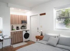 Stylish Studio Near Wynwood & Design District