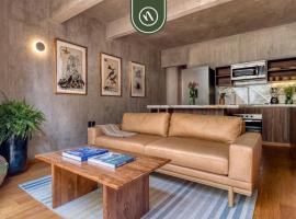 Luxury 2 BR Condo in Downtown - AC - Peaceful, hotel din Oaxaca