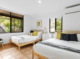 Pet friendly coastal retreat walk to beach outdoor shower