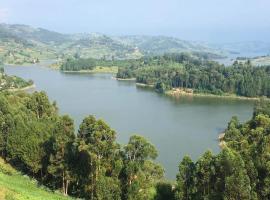 Nzuri Hostel Bunyonyi، فندق في Chabahinga