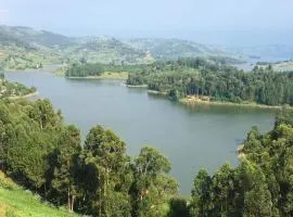 Nzuri Hostel Bunyonyi
