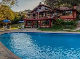 Chalé 03 · Chalé na serra, com lareira, sauna e piscina