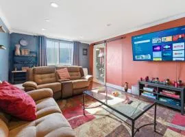 Downtown Pulse Modern 2BR Steps from Action